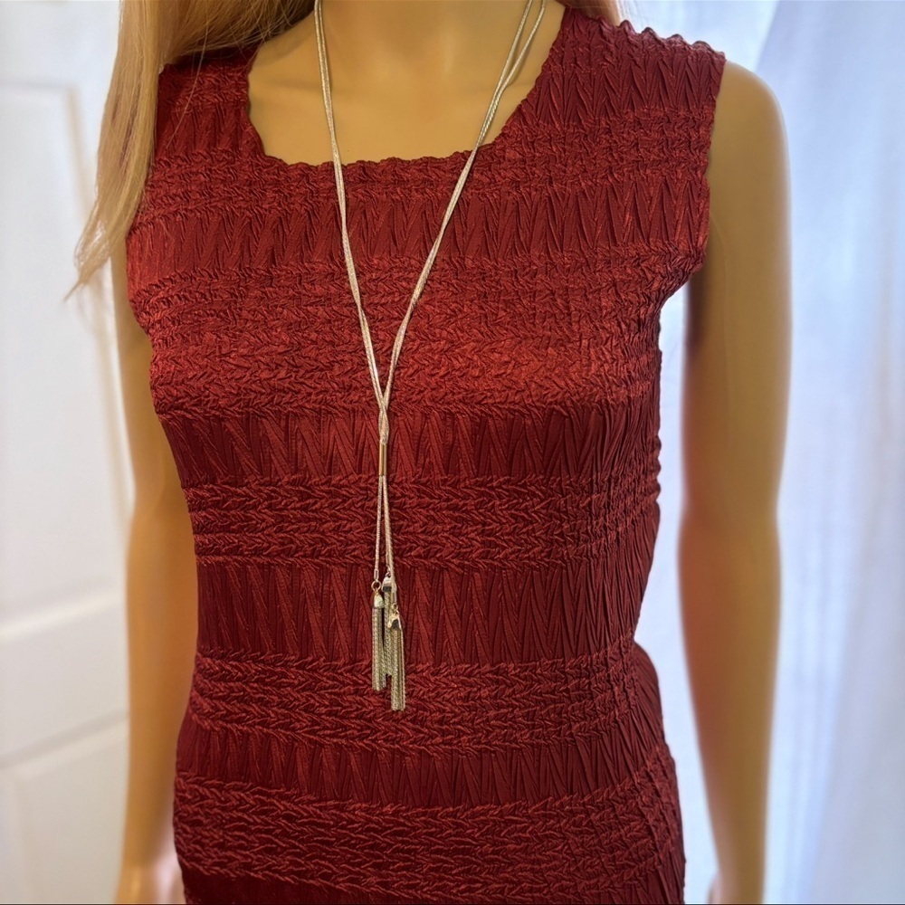 Nicola Sleeveless Top Dark Red Size Small in Excellent Condition